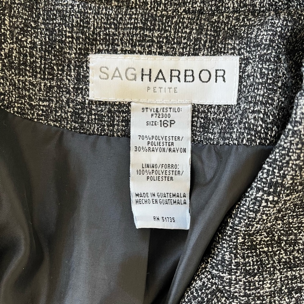 Blazer - Picture 3 of 6